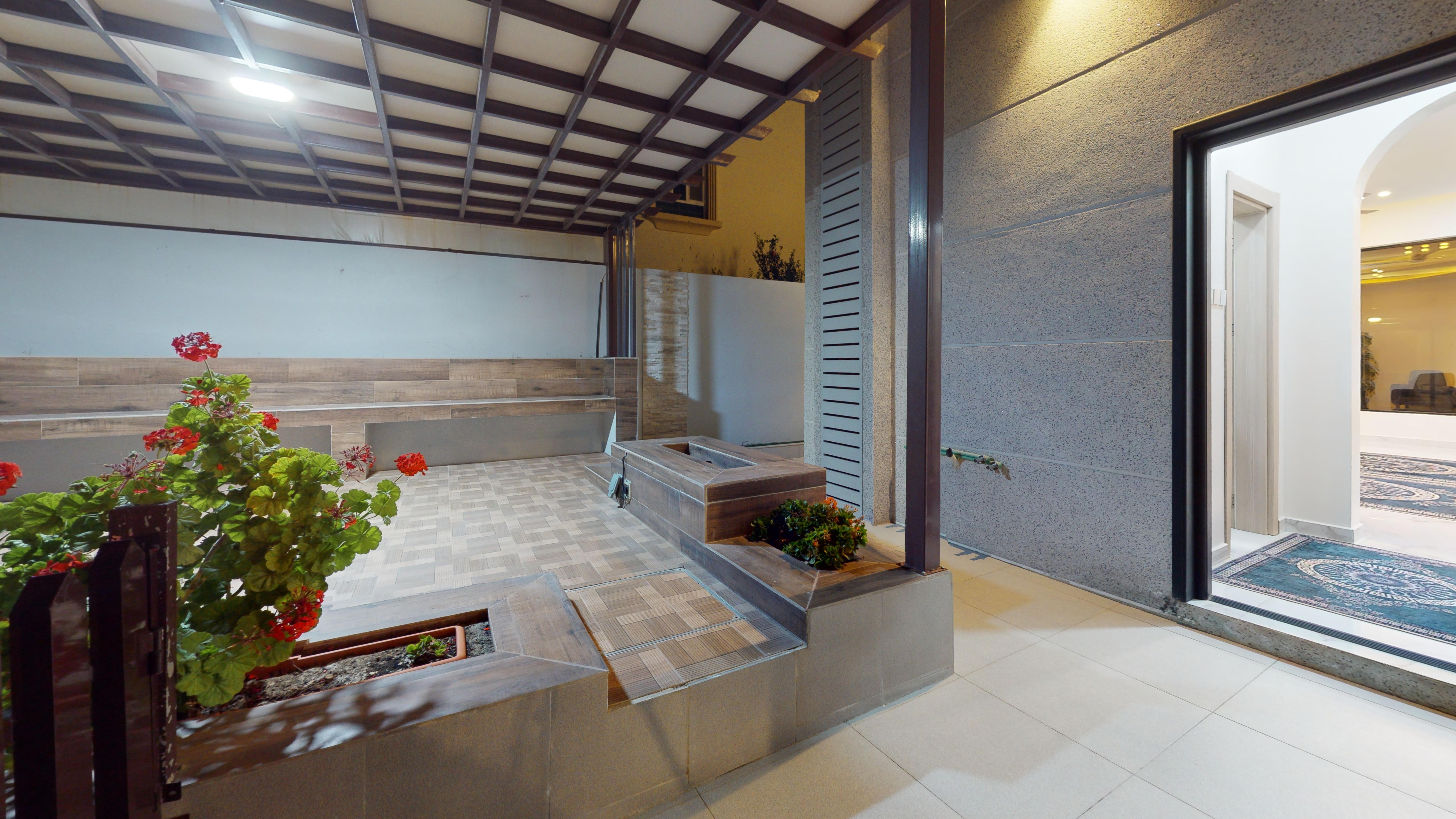 استراحة رافلز، الجبل الأخضر، سيق، الدرج